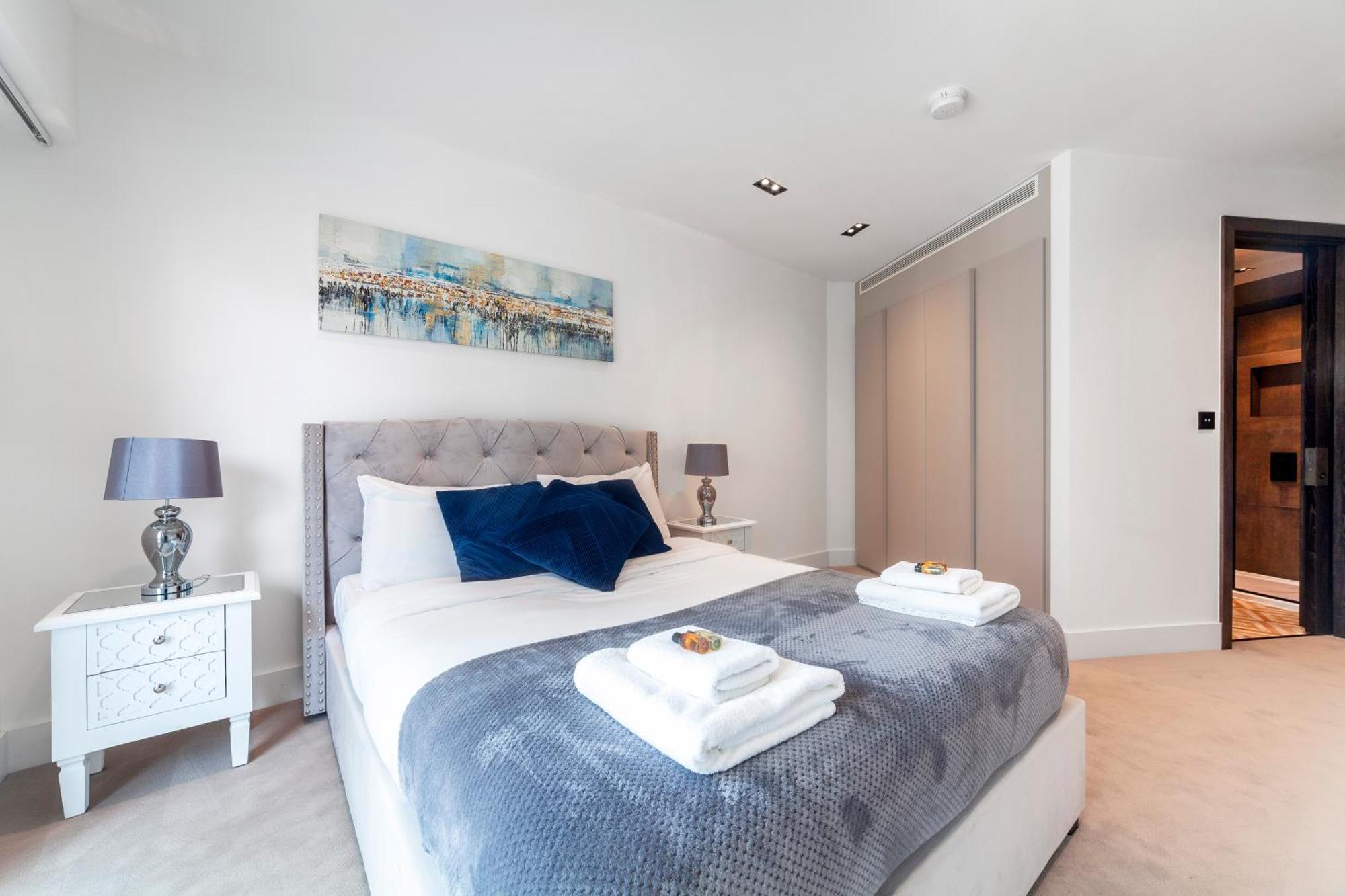 Stylish 2bdr Flat, Comm Garden I Smarthost Apartament *